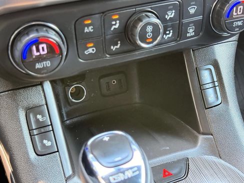 Used 2017 GMC Acadia SLT AWD/4WD image 47