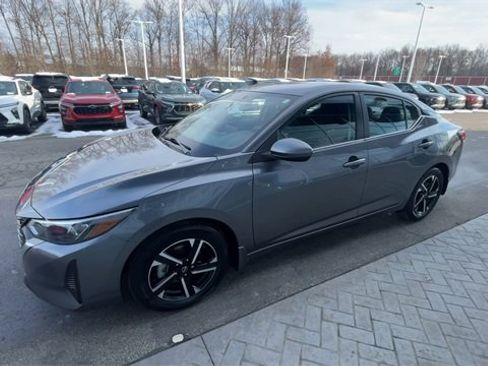Used 2025 Nissan Sentra SV w/ Trunk Package image 4