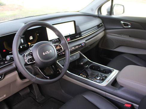 New 2026 Kia Carnival EX image 28