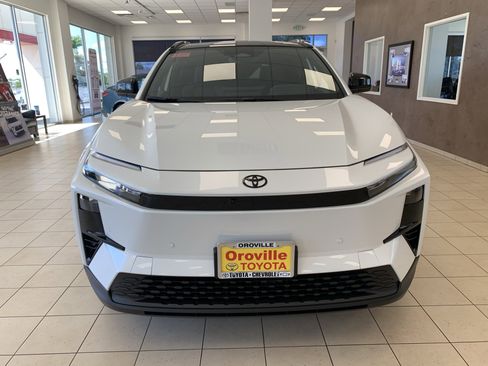 New 2026 Toyota C-HR w/ Cold Weather Package image 15