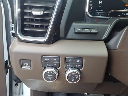 Used 2024 GMC Sierra 1500 Denali w/ Denali Reserve Package AWD/4WD image 11