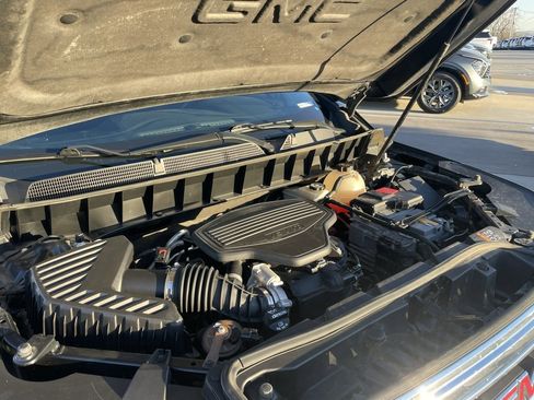 Used 2017 GMC Acadia SLE image 32