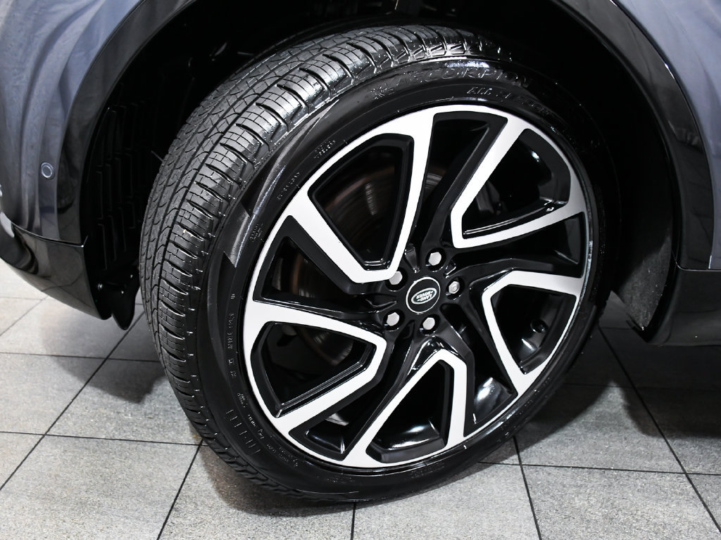 Used 2024 Land Rover Discovery Dynamic SE AWD/4WD image 7