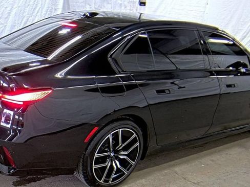 Used 2023 BMW 760i xDrive w/ Executive Package AWD/4WD image 2