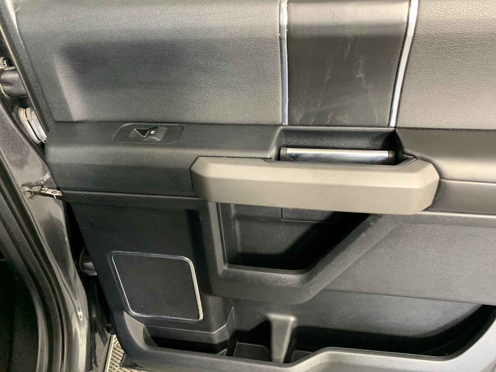 Used 2019 Ford F150 Platinum w/ Equipment Group 701A Luxury AWD/4WD image 35