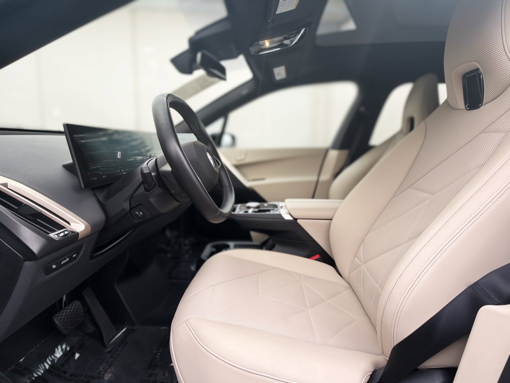 Certified 2024 BMW iX xDrive50 w/ Sport Package AWD/4WD image 4
