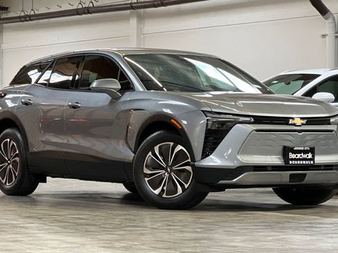 Used 2026 Chevrolet Blazer EV LT FWD image 2