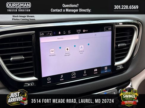 Used 2024 Chrysler Pacifica Touring-L FWD image 13