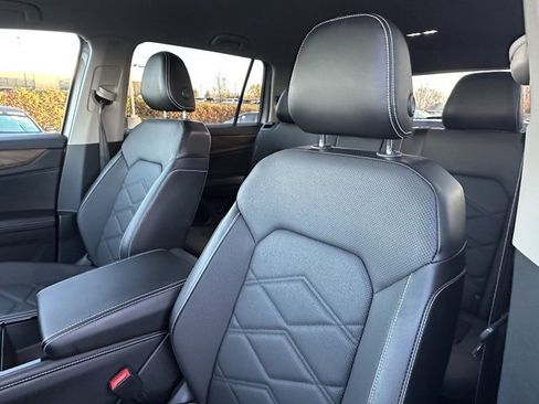 Certified 2024 Volkswagen Atlas SE image 27