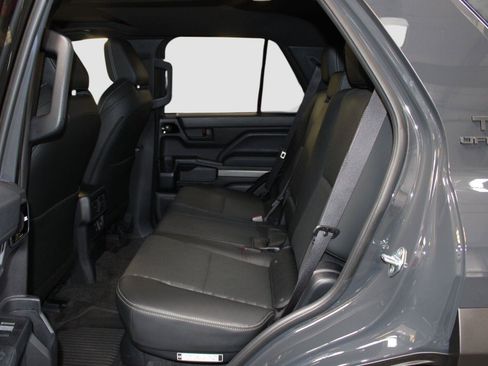Used 2025 Toyota 4Runner TRD Off-Road Premium AWD/4WD image 39