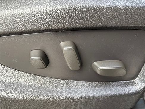 Used 2015 Chevrolet Silverado 3500 LTZ image 39