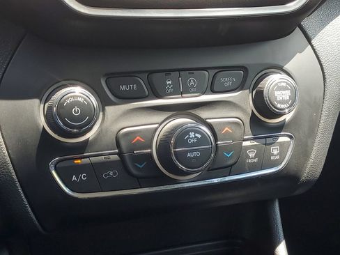 Used 2019 Jeep Cherokee Trailhawk w/ Cold Weather Group AWD/4WD image 28