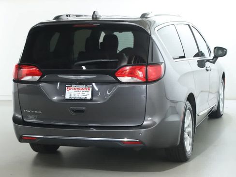 Used 2017 Chrysler Pacifica Touring-L Plus w/ Tire & Wheel Group FWD image 46