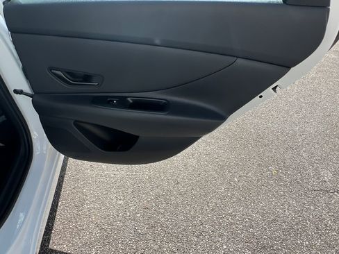 Certified 2025 Hyundai Elantra Sport image 13