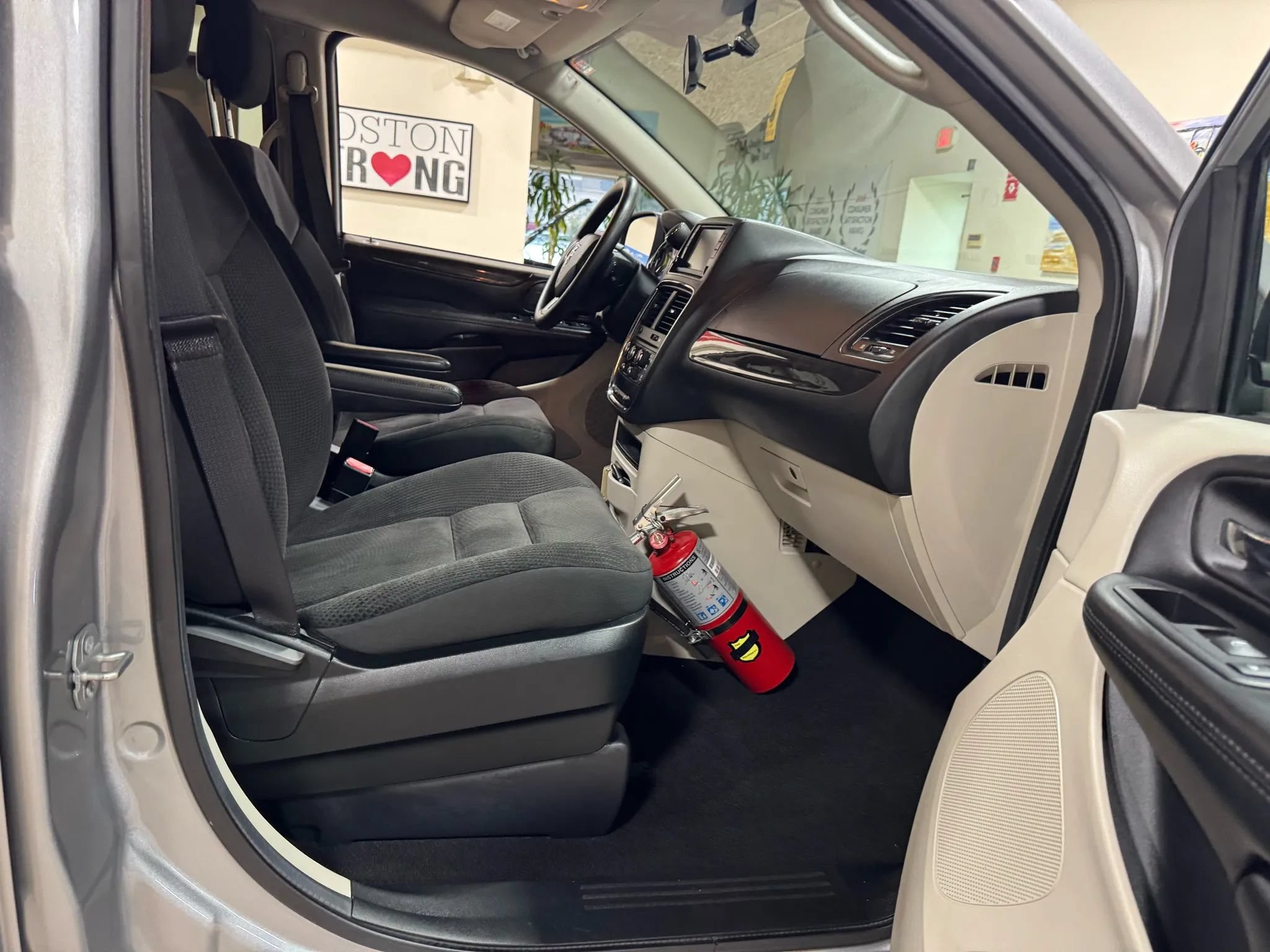 Used 2018 Dodge Grand Caravan SE FWD image 38