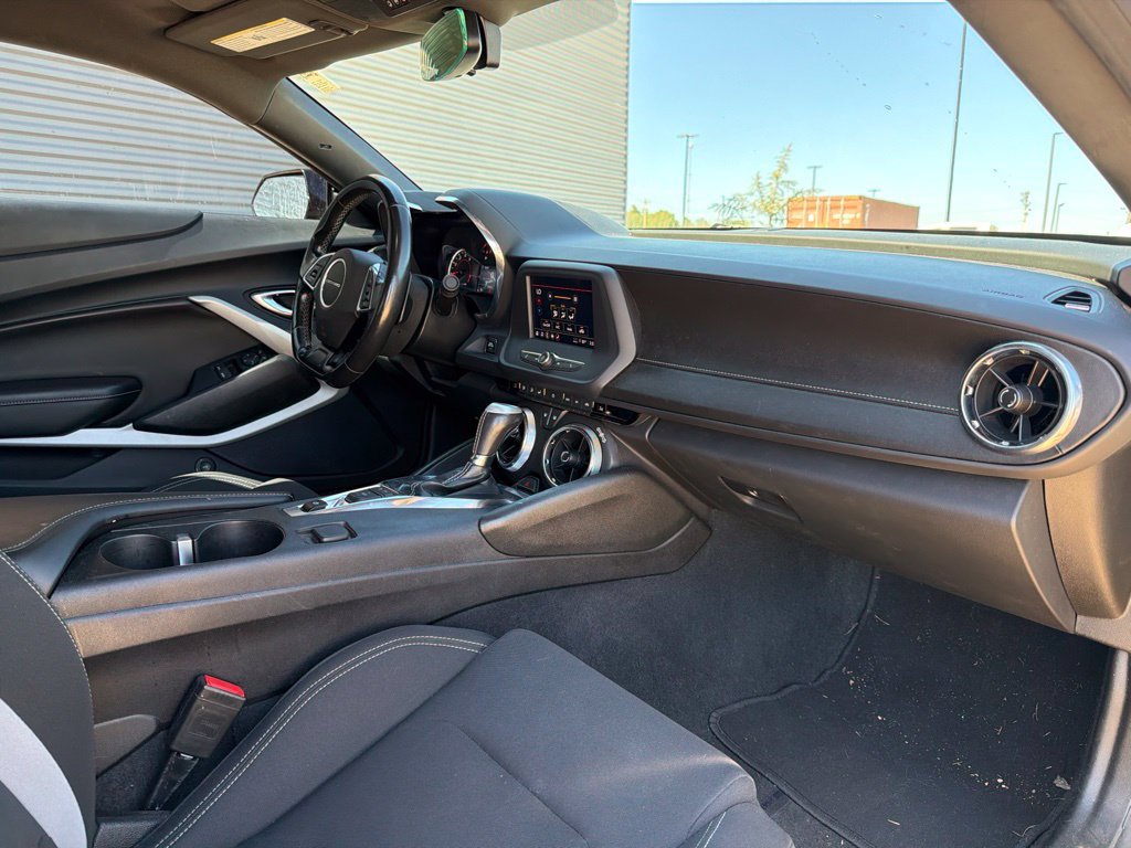 Used 2022 Chevrolet Camaro LT RWD image 10