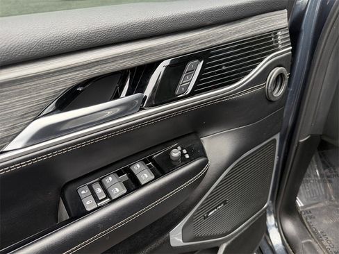 Used 2024 Jeep Wagoneer Series II w/ Flexible Seating Group image 18