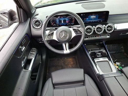 Used 2024 Mercedes-Benz GLB 250 4MATIC image 13