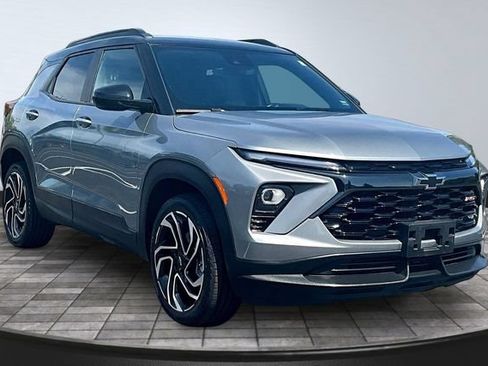 Used 2025 Chevrolet TrailBlazer RS w/ Driver Confidence Package AWD/4WD image 3