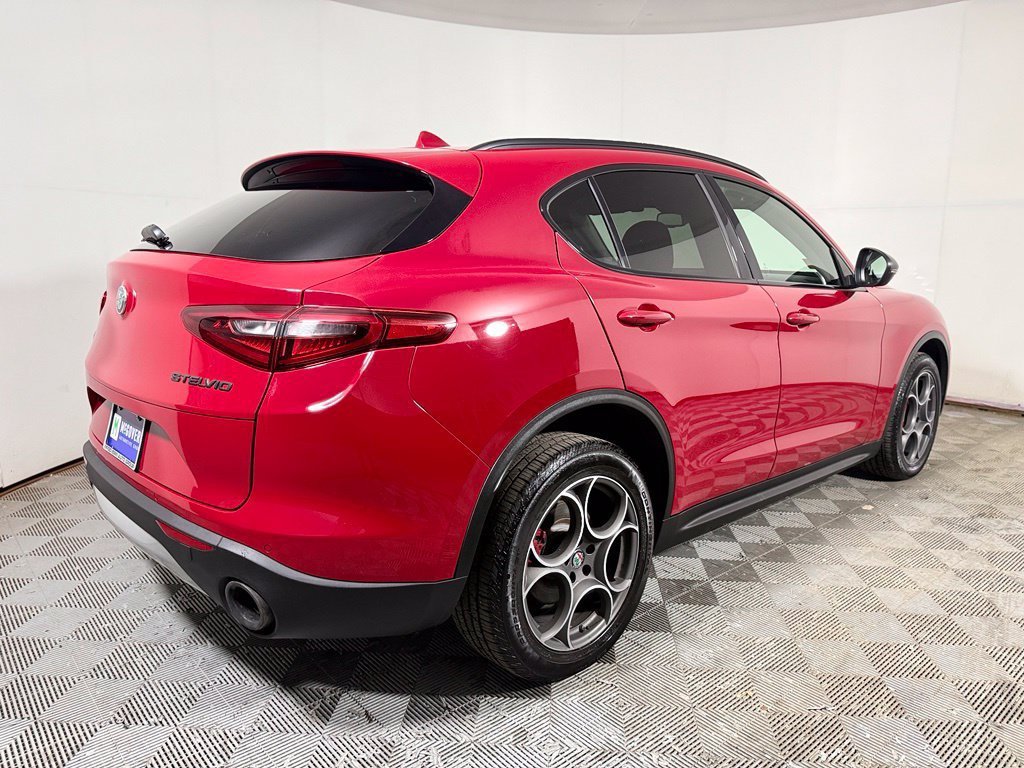 Used 2018 Alfa Romeo Stelvio Sport w/ Quick Order Package 22J Sport AWD/4WD image 7