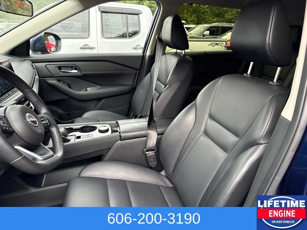 Used 2024 Nissan Rogue SV w/ SV Premium Package AWD/4WD image 16