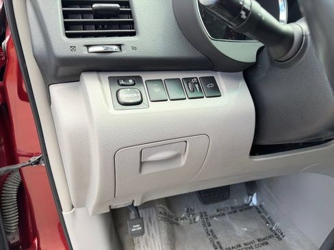 Used 2010 Toyota Highlander Limited AWD/4WD image 20