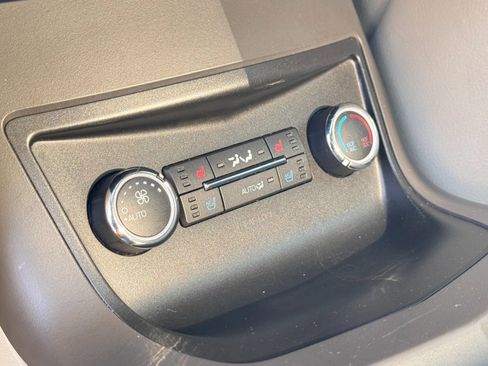 Used 2013 Lincoln MKT AWD image 23