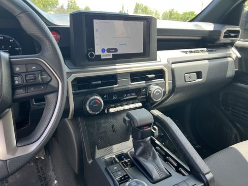 Used 2025 Toyota Tacoma TRD Off-Road AWD/4WD image 36