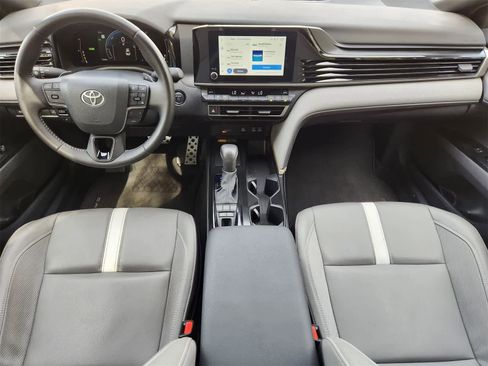 Used 2025 Toyota Camry SE image 23