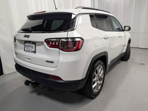 Used 2022 Jeep Compass Latitude w/ Sun and Sound Group AWD/4WD image 3