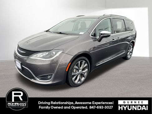 Used 2017 Chrysler Pacifica Limited image 1