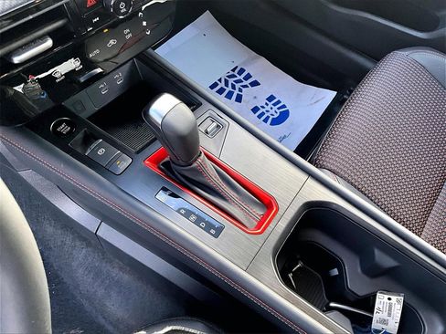 Used 2025 Nissan Kicks SR image 20