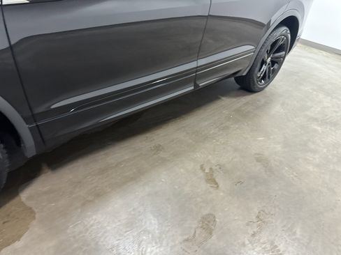 Certified 2024 Volkswagen Tiguan SE R-Line AWD/4WD image 10