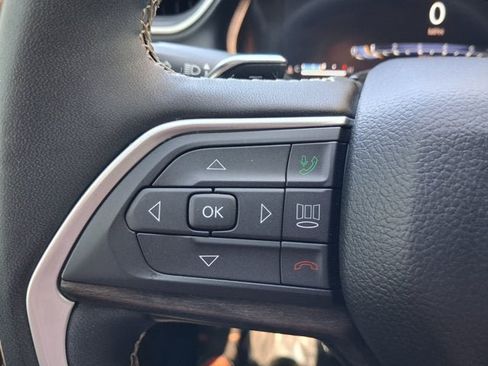 Used 2020 Jeep Grand Cherokee Altitude AWD/4WD image 12