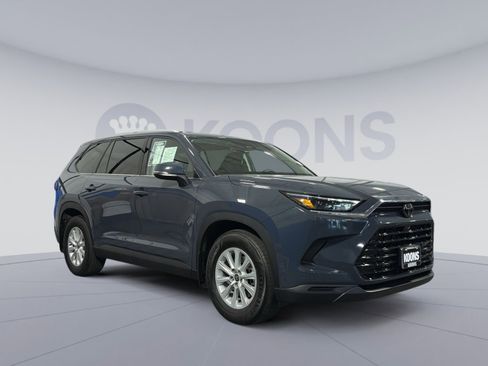 Used 2024 Toyota Grand Highlander AWD image 10