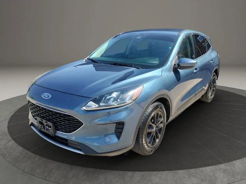 Used 2020 Ford Escape SE image 1