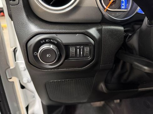 Used 2021 Jeep Wrangler Unlimited Sahara AWD/4WD image 28