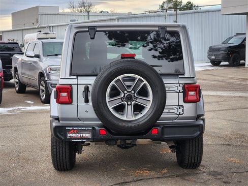 Used 2019 Jeep Wrangler Unlimited Sahara image 9