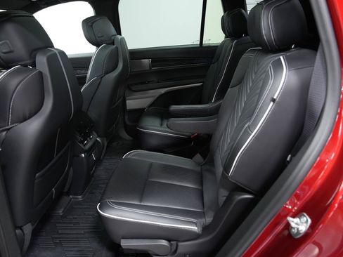 Used 2026 Cadillac Vistiq Platinum w/ LPO, Floor Liner Package AWD/4WD image 34