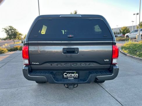 Used 2016 Toyota Tacoma TRD Off-Road w/ Premium & Technology Package AWD/4WD image 8