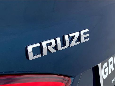 Used 2019 Chevrolet Cruze LT image 27