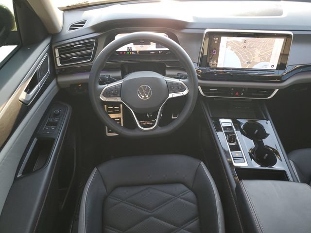 Used 2024 Volkswagen Atlas Peak Edition SEL AWD/4WD image 32