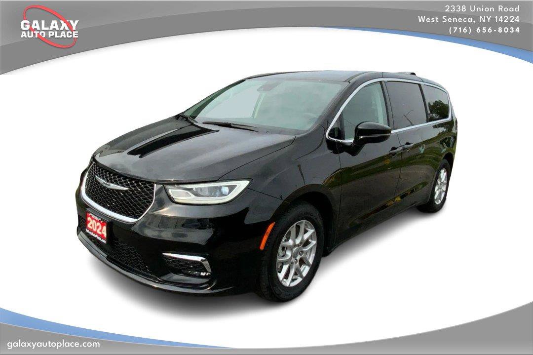 Used 2024 Chrysler Pacifica Touring-L FWD image 1