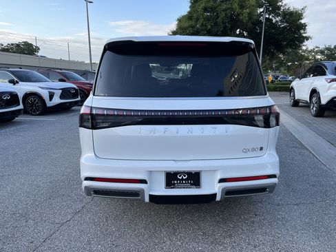 Certified 2026 INFINITI QX80 Luxe w/ Cargo Package AWD/4WD image 8