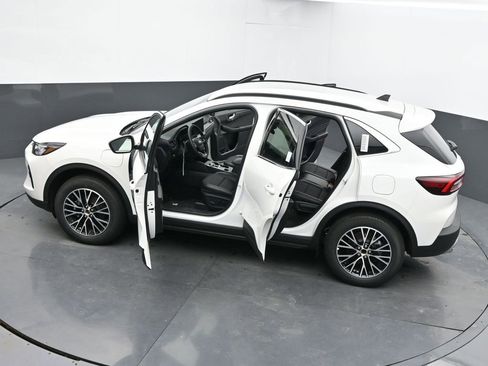 New 2026 Ford Escape SE w/ Class II Trailer Tow Package FWD image 63