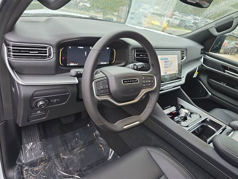 New 2025 Jeep Wagoneer Series II w/ Premium Group I image 17