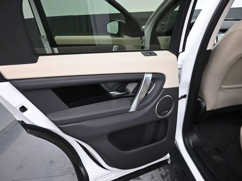 Used 2025 Land Rover Discovery Sport S image 14