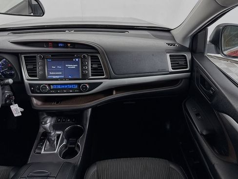 Used 2019 Toyota Highlander Plus AWD/4WD image 21