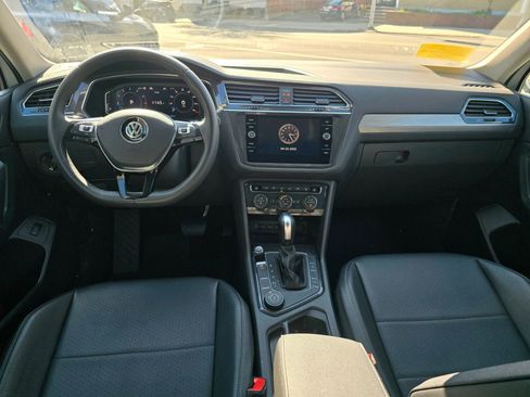Used 2020 Volkswagen Tiguan SEL w/ 3rd Row Seat Package AWD/4WD image 15