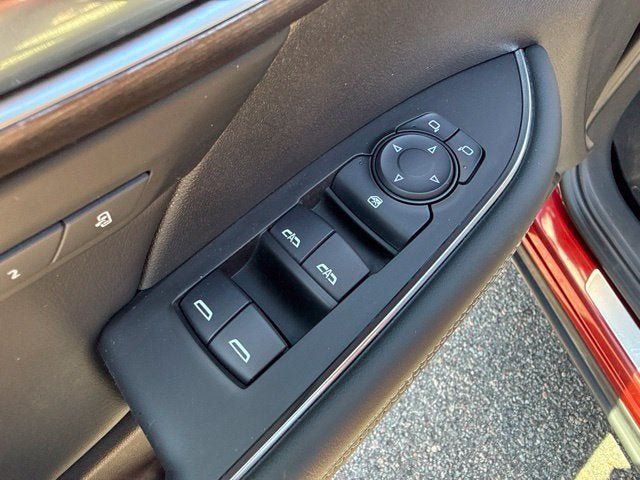 Used 2021 Buick Envision Avenir AWD/4WD image 23